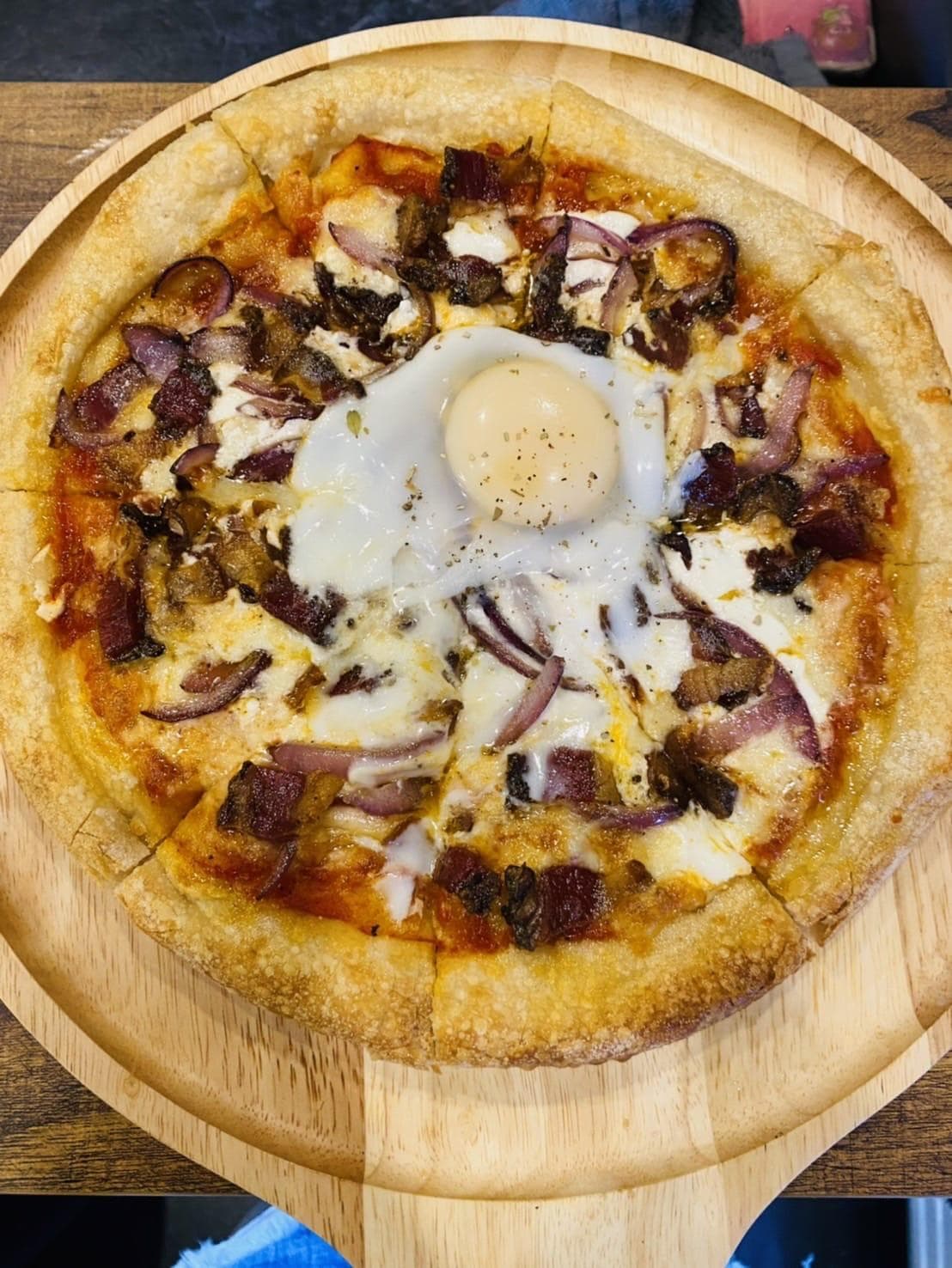Pizza con Uovo e Bacon